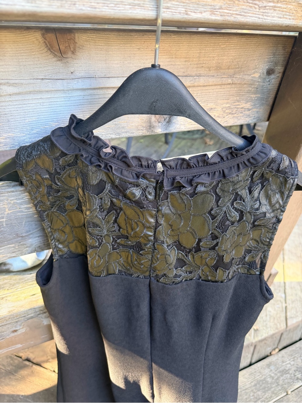 KARL LAGERFELD Paris Black sleeveless shift dress floral lace yoke Size Medium - Picture 3 of 12